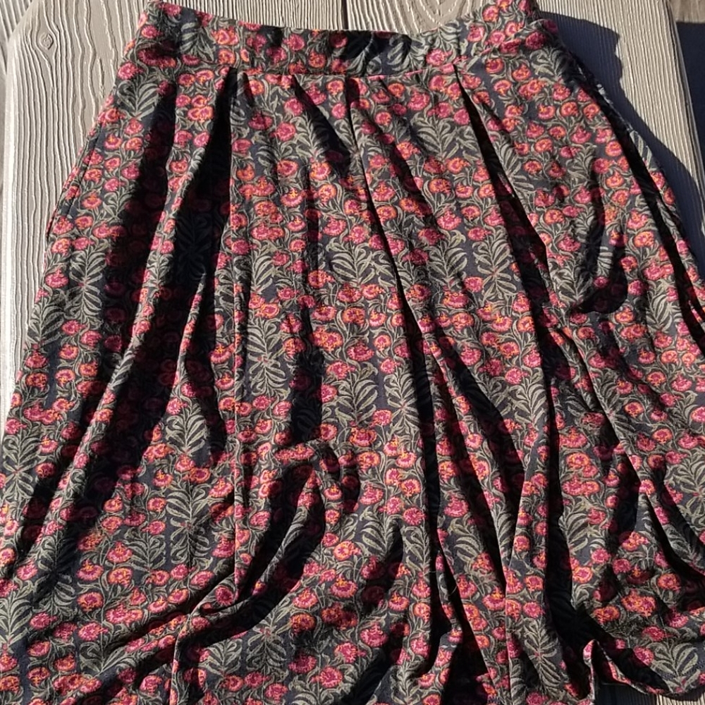 Lularoe Madison Skirt with pockets Medium - Picture 3 of 4